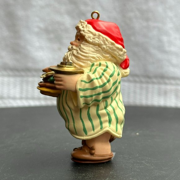Santa's Snack, Hallmark Keepsake Christmas Ornament from 1986 - Picture 4 of 10
